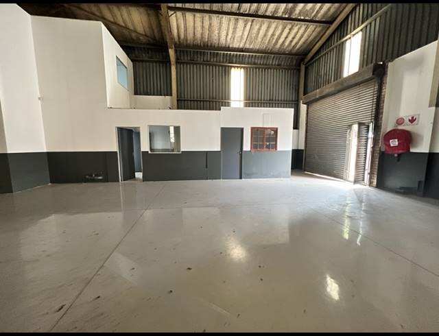 1,530M² WAREHOUSE FOR SALE IN WATERFALL